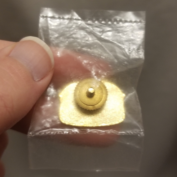 NWOT Whopper burger goldtone & enamel pin - Picture 3 of 4